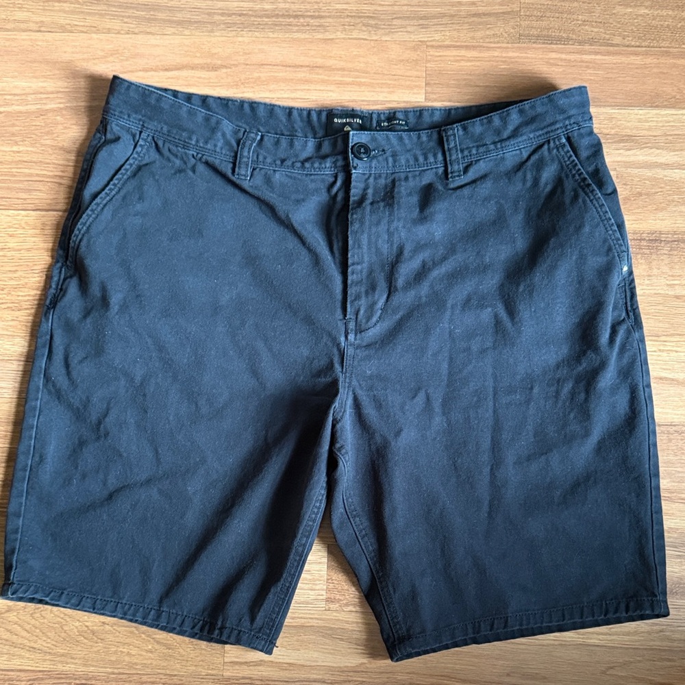 Quiksilver Men's Black Flat Front Chino Shorts